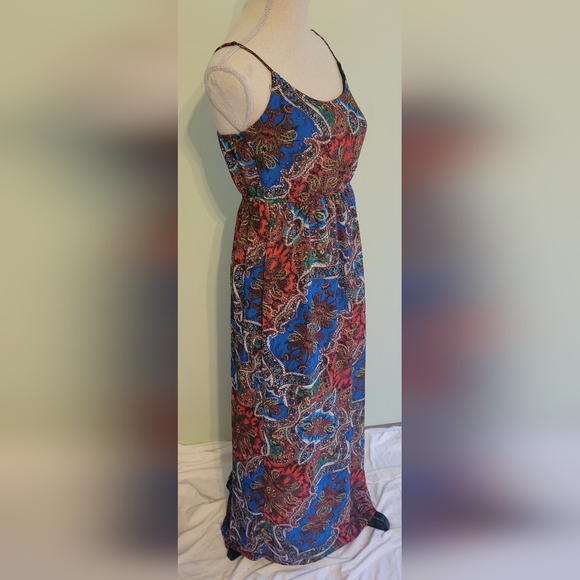 Vibrant Paisley Maxi Dress - Picture 2 of 4